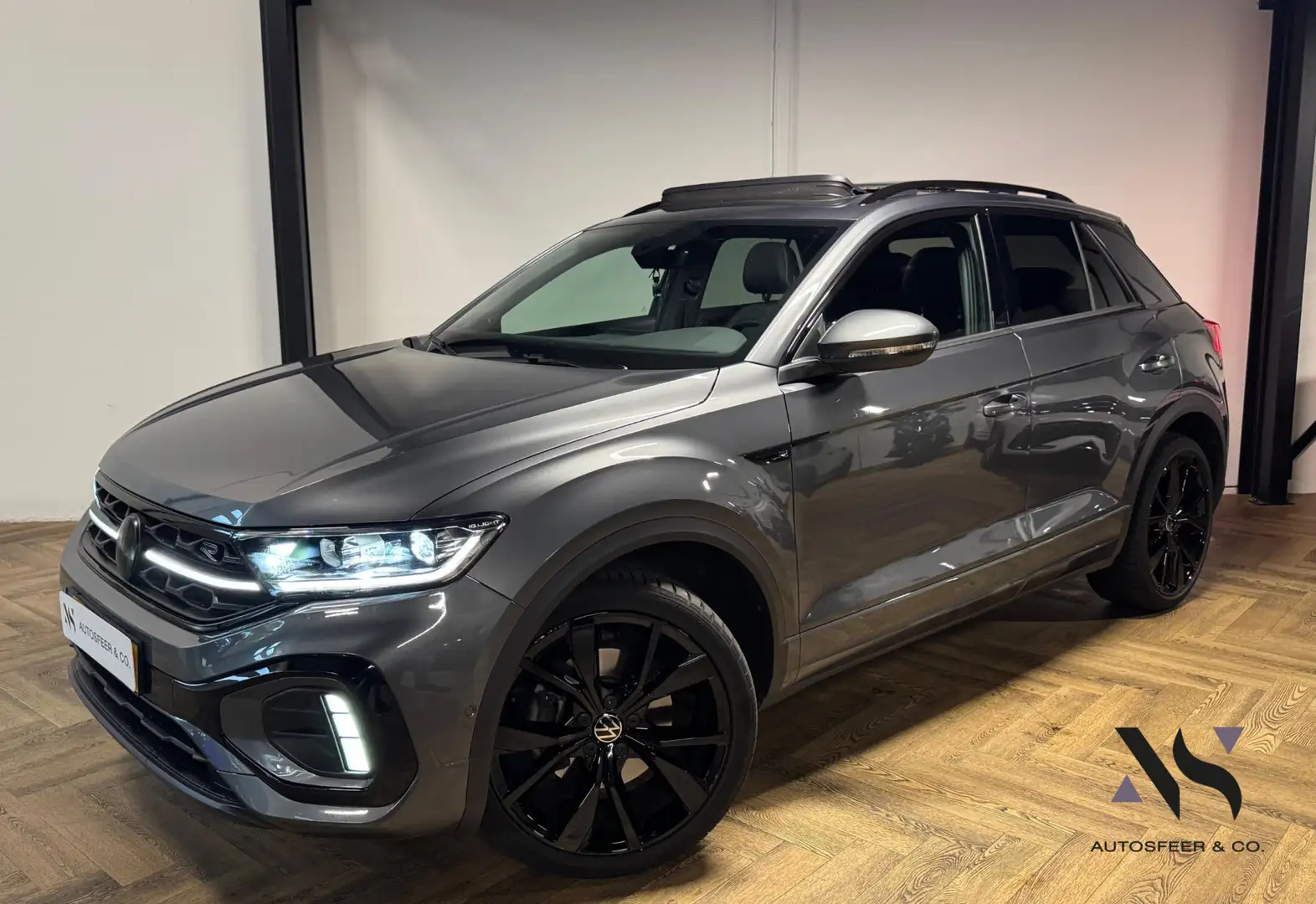 Volkswagen T-Roc 1.5 TSI R-Line PANO BLINDSP. VOL' Grijs - 1