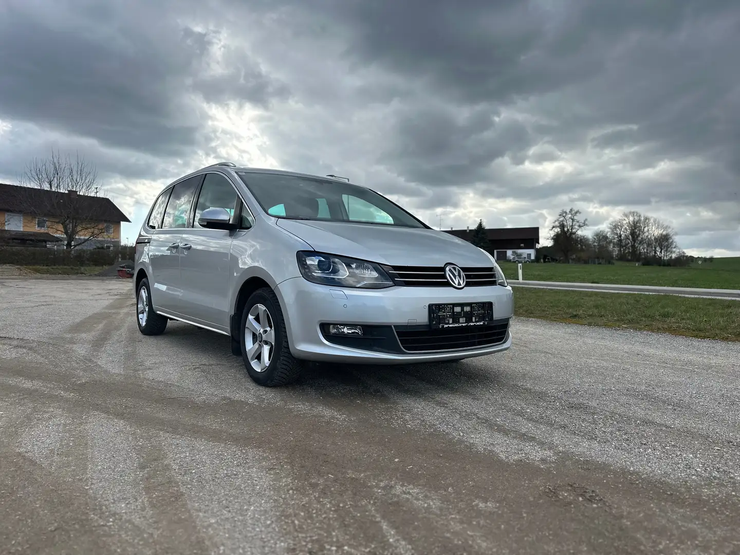 Volkswagen Sharan VW Sharan Business BMT SCR 2,0 TDI Kombi / Family Silber - 1