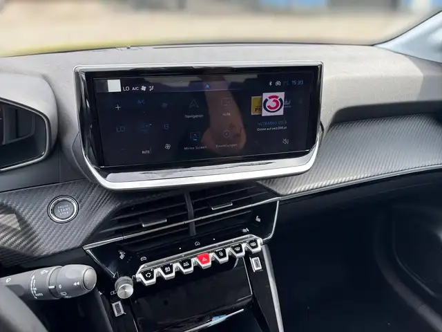 Peugeot 208 view 11