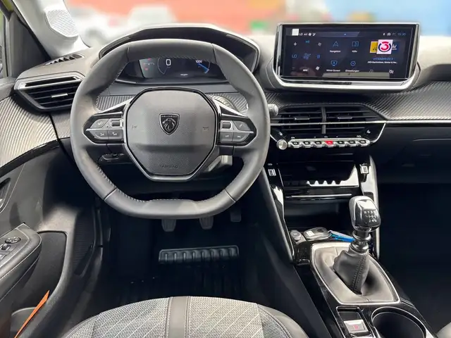 Peugeot 208 view 9