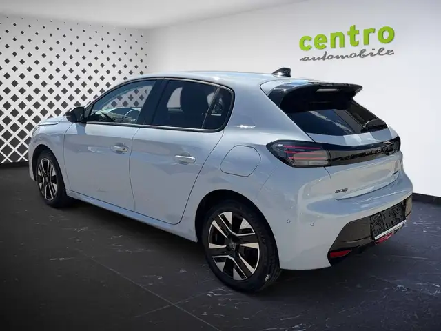 Peugeot 208 view 5
