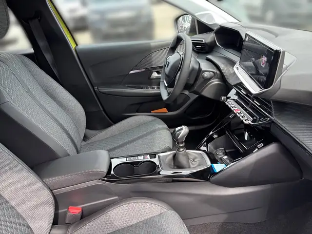 Peugeot 208 view 7