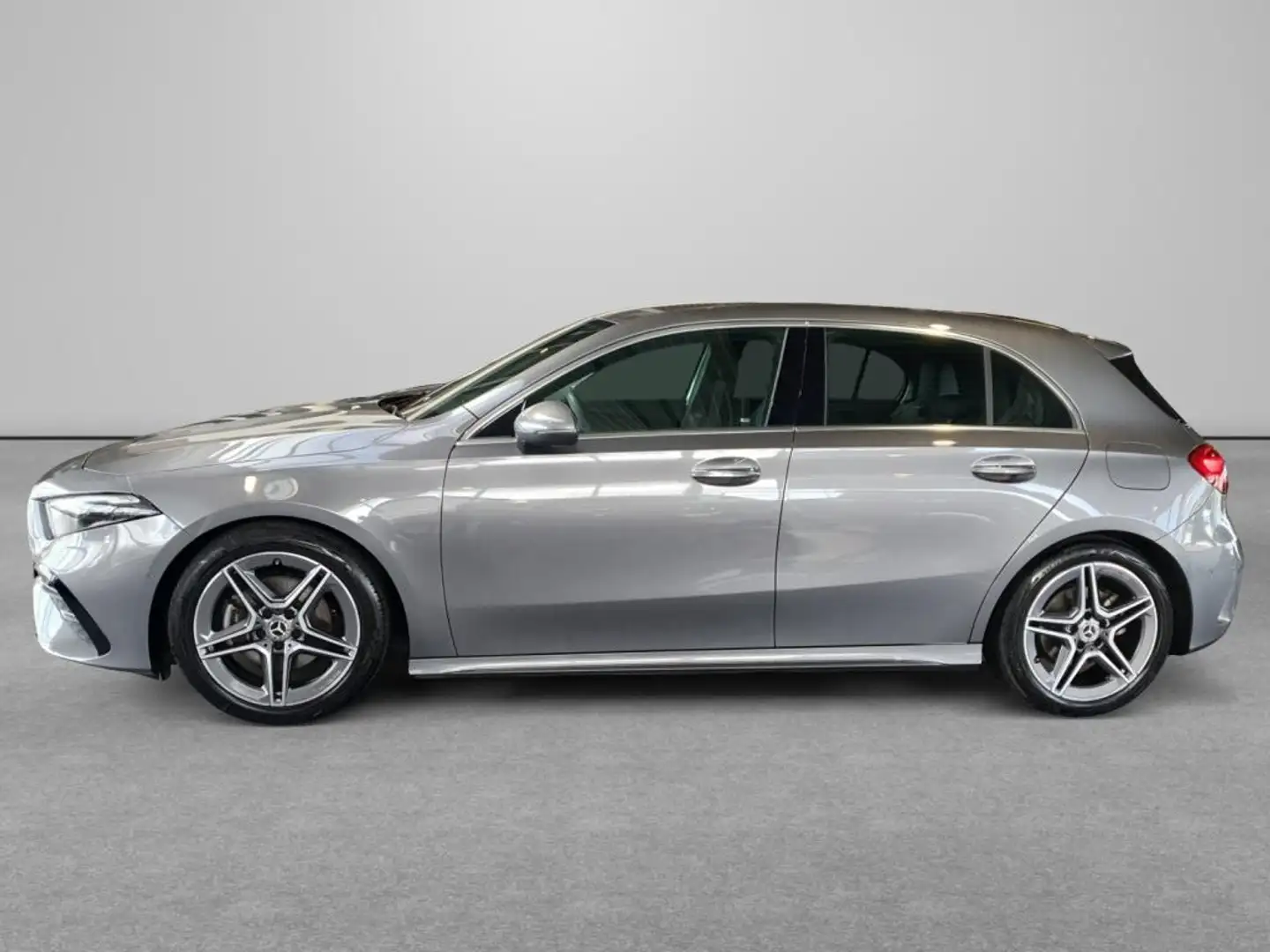 Mercedes-Benz A 200 Kompaktlimousine AMG*LED*SpurH*AHK*PDC*RFK Gris - 2