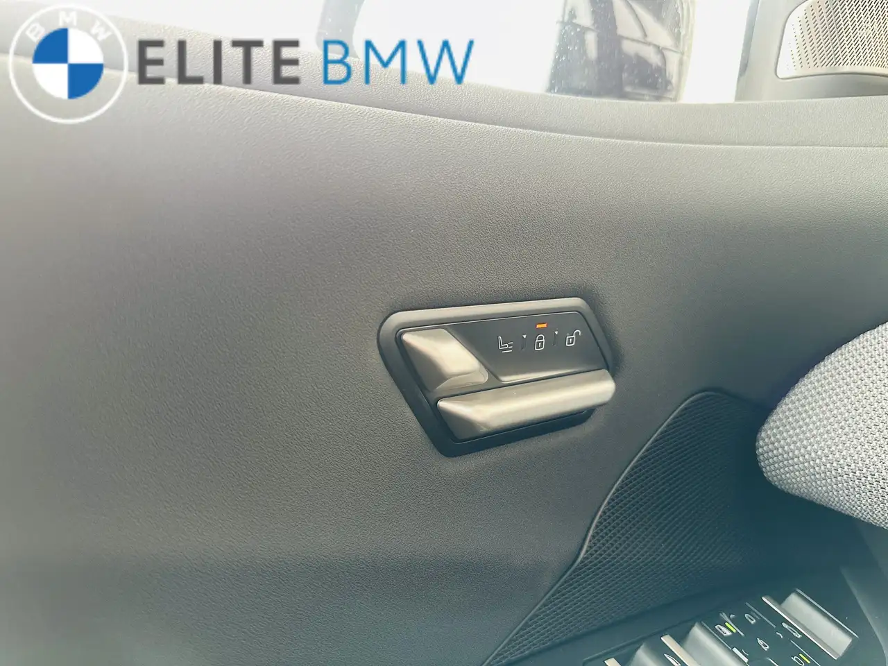 BMW iX3 photo BMW iX3