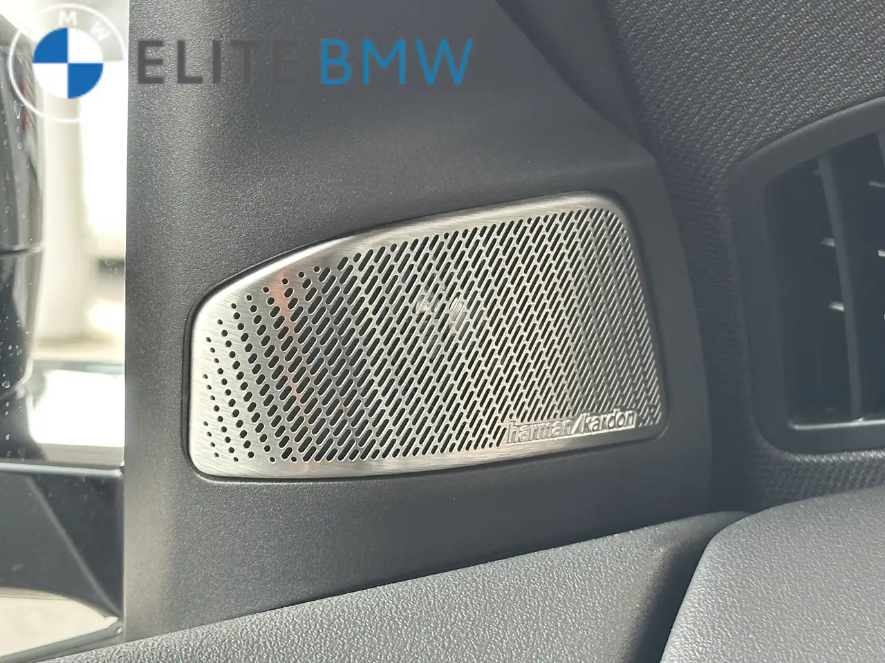 BMW iX3 photo BMW iX3
