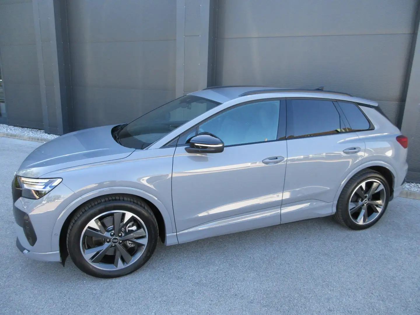 Audi Q4 e-tron Audi Q4 45 e-tron quattro Grau - 2