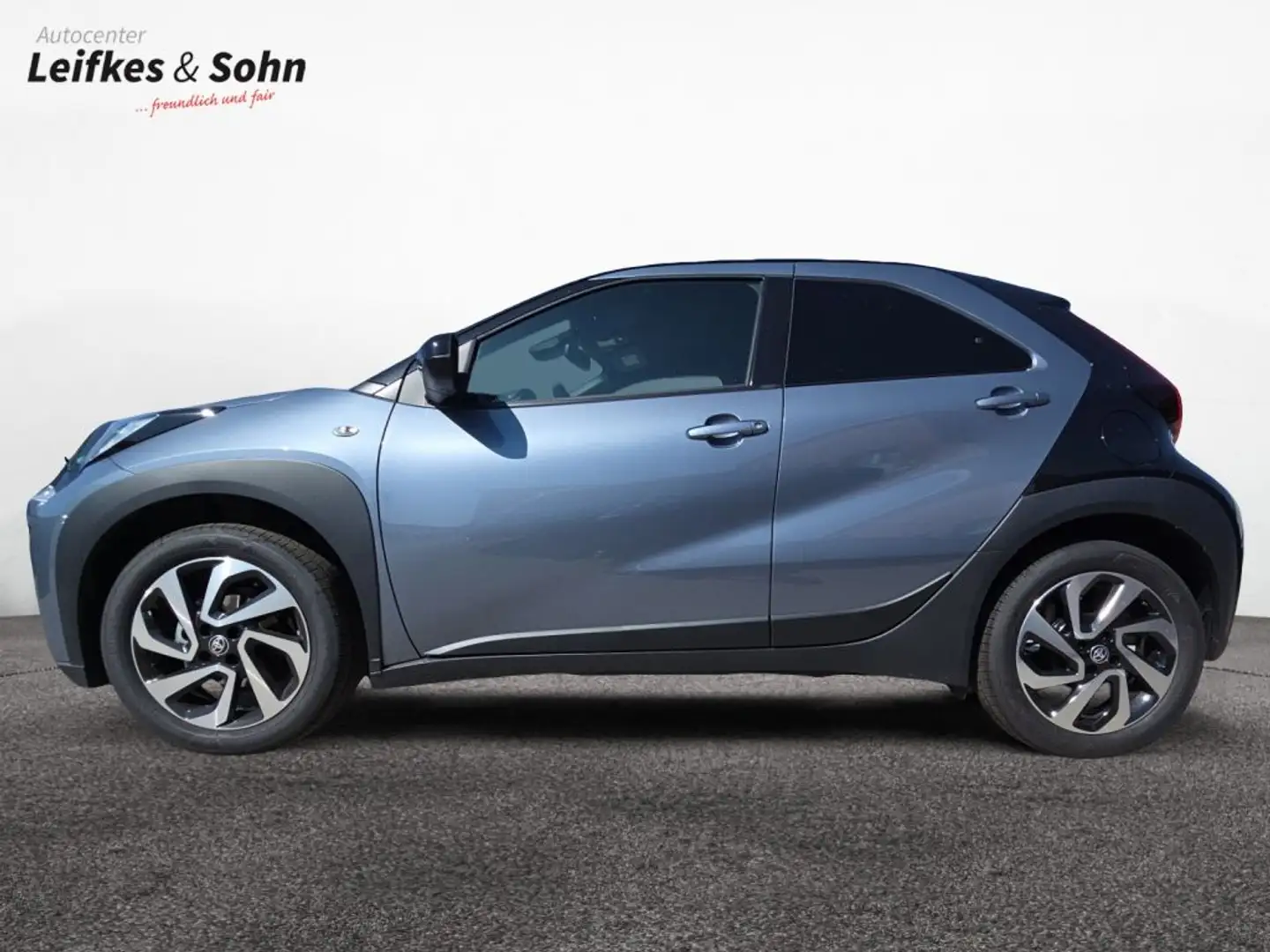 Toyota Aygo X Aygo X Team D*RFK*SHZ* Gris - 2