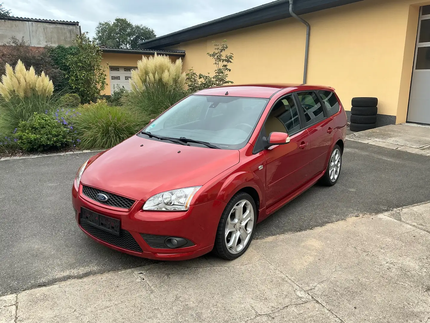 Ford Focus Focus Turnier Turnier 1.6 16V Aut. Ghia Rot - 1