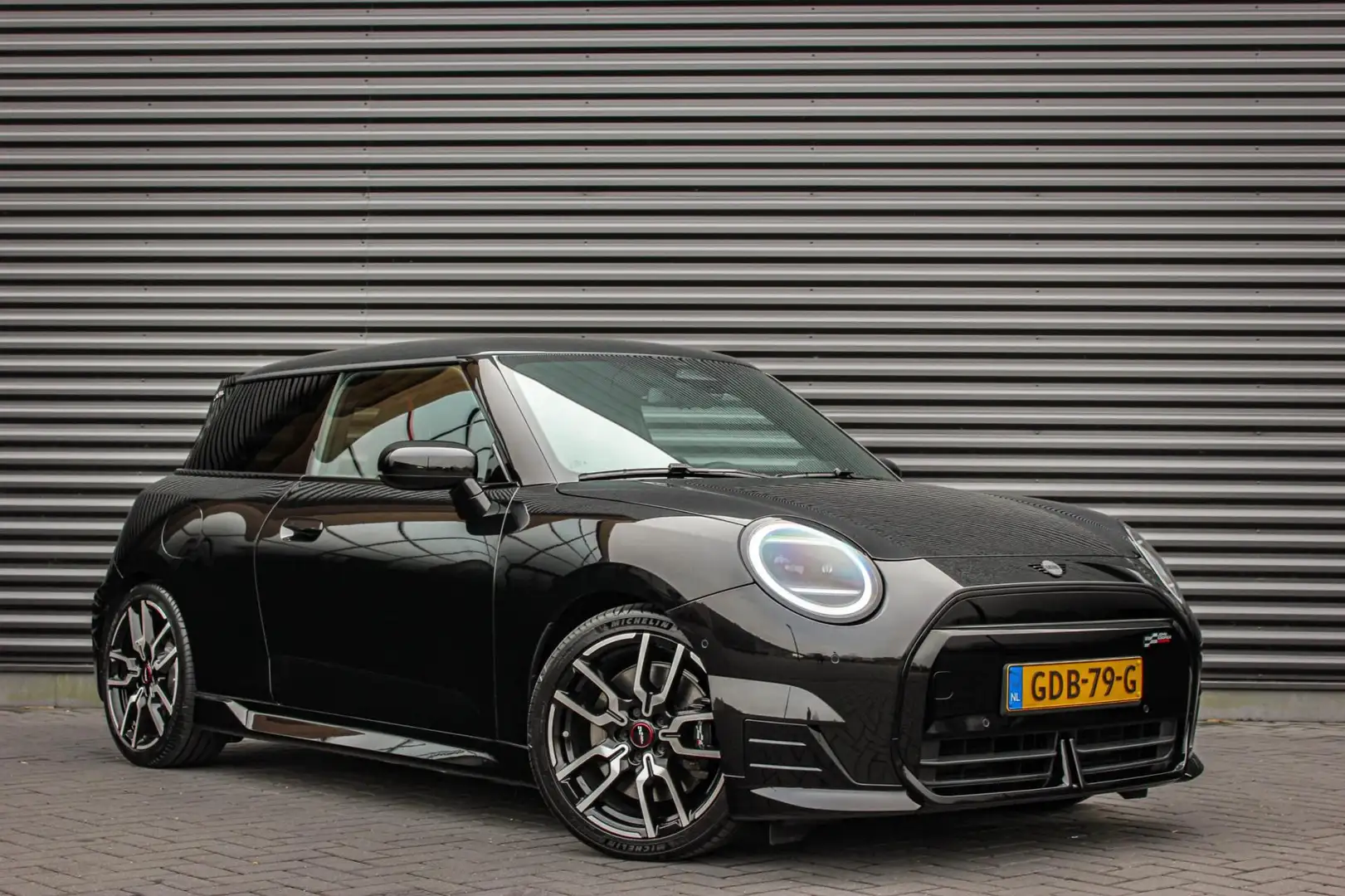 MINI John Cooper Works Mini E Cooper M 40.7 kWh / VERLAGINGSVEREN / INCL. Black - 2