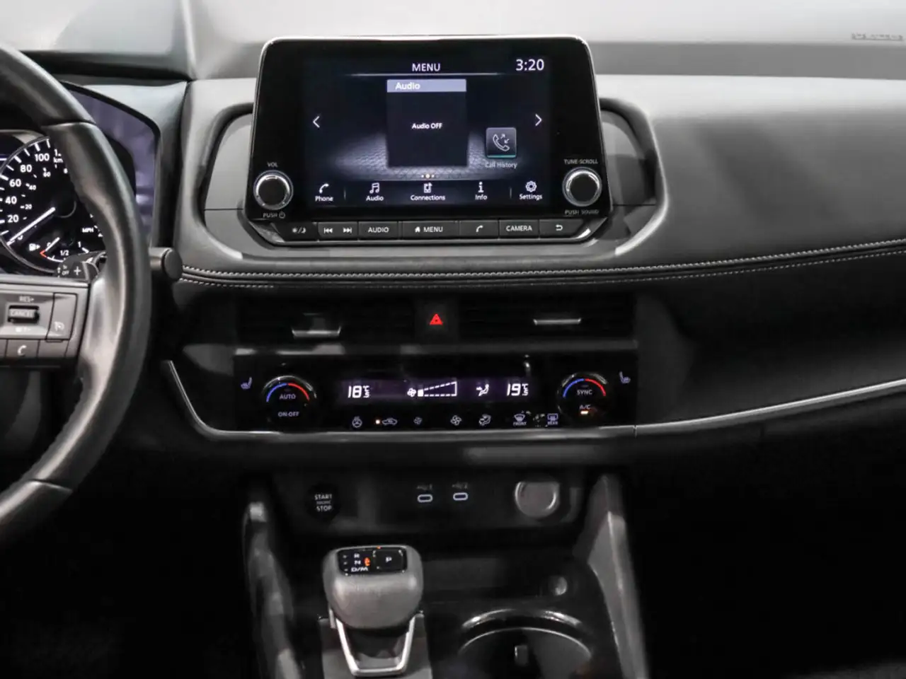 Nissan Rogue снимка Nissan Rogue