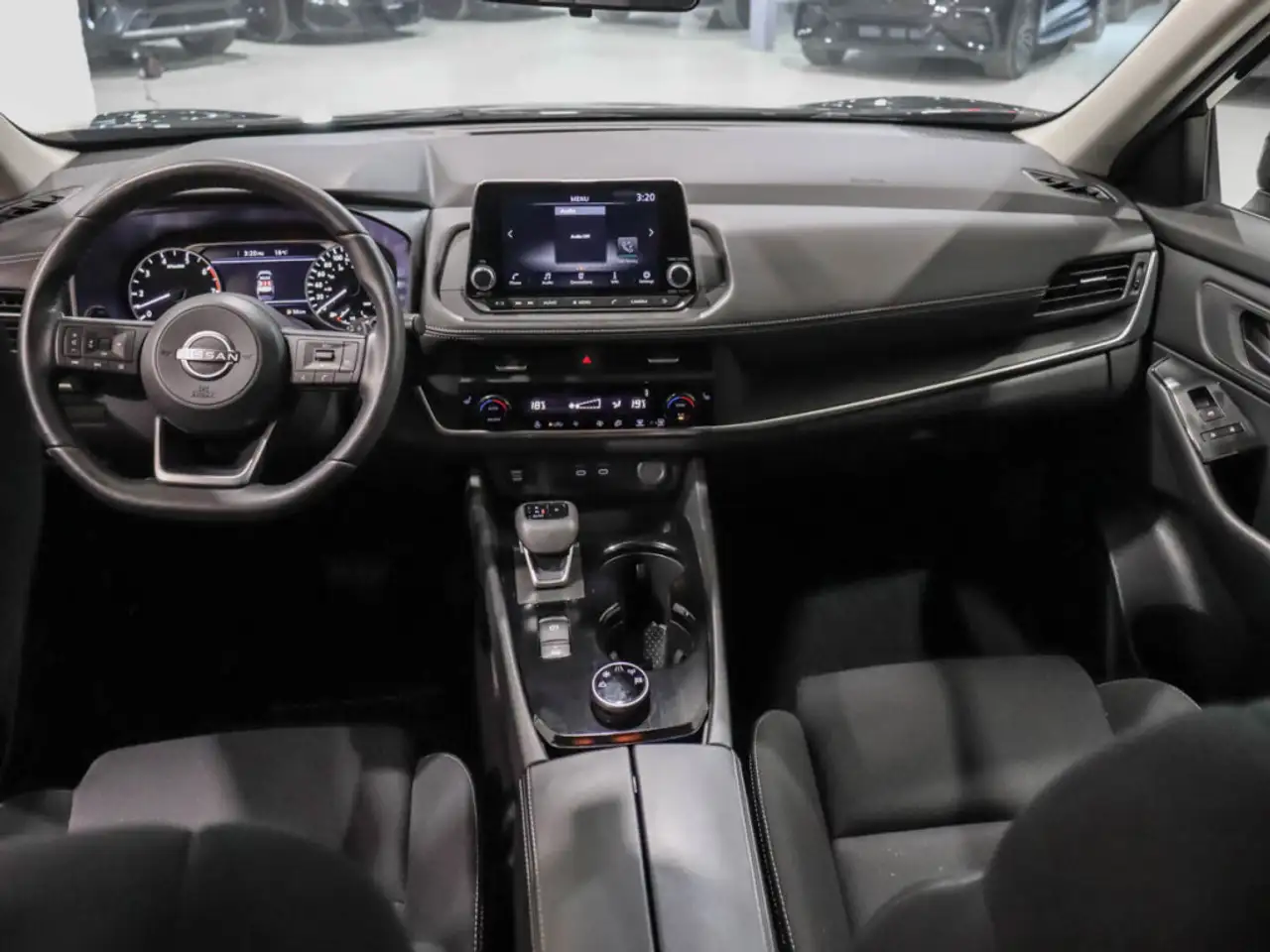Nissan Rogue снимка Nissan Rogue