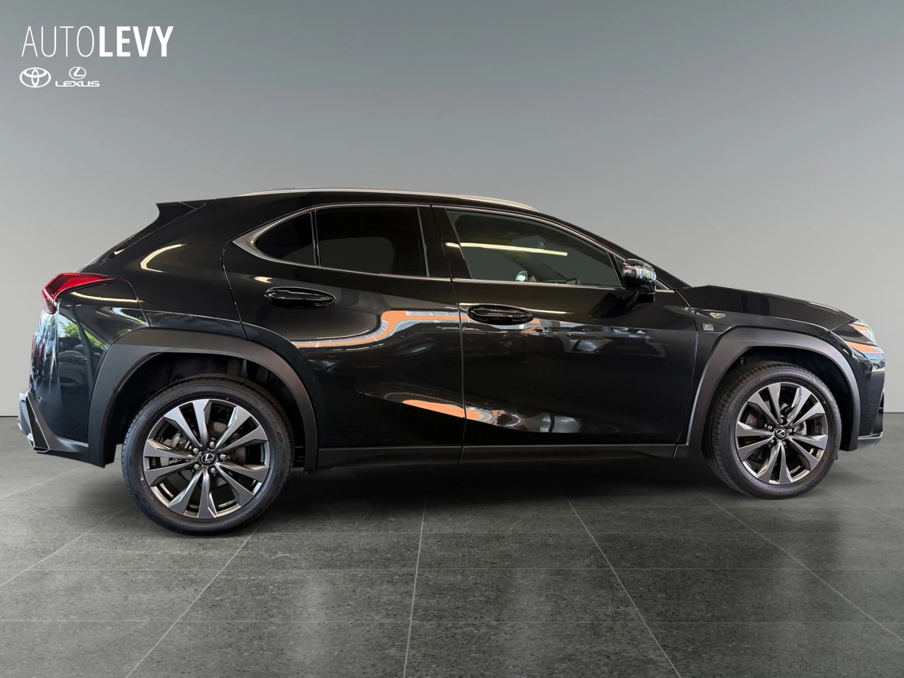 Lexus UX 300h F-Sport Design NAVI/CARPLAY — photo 7