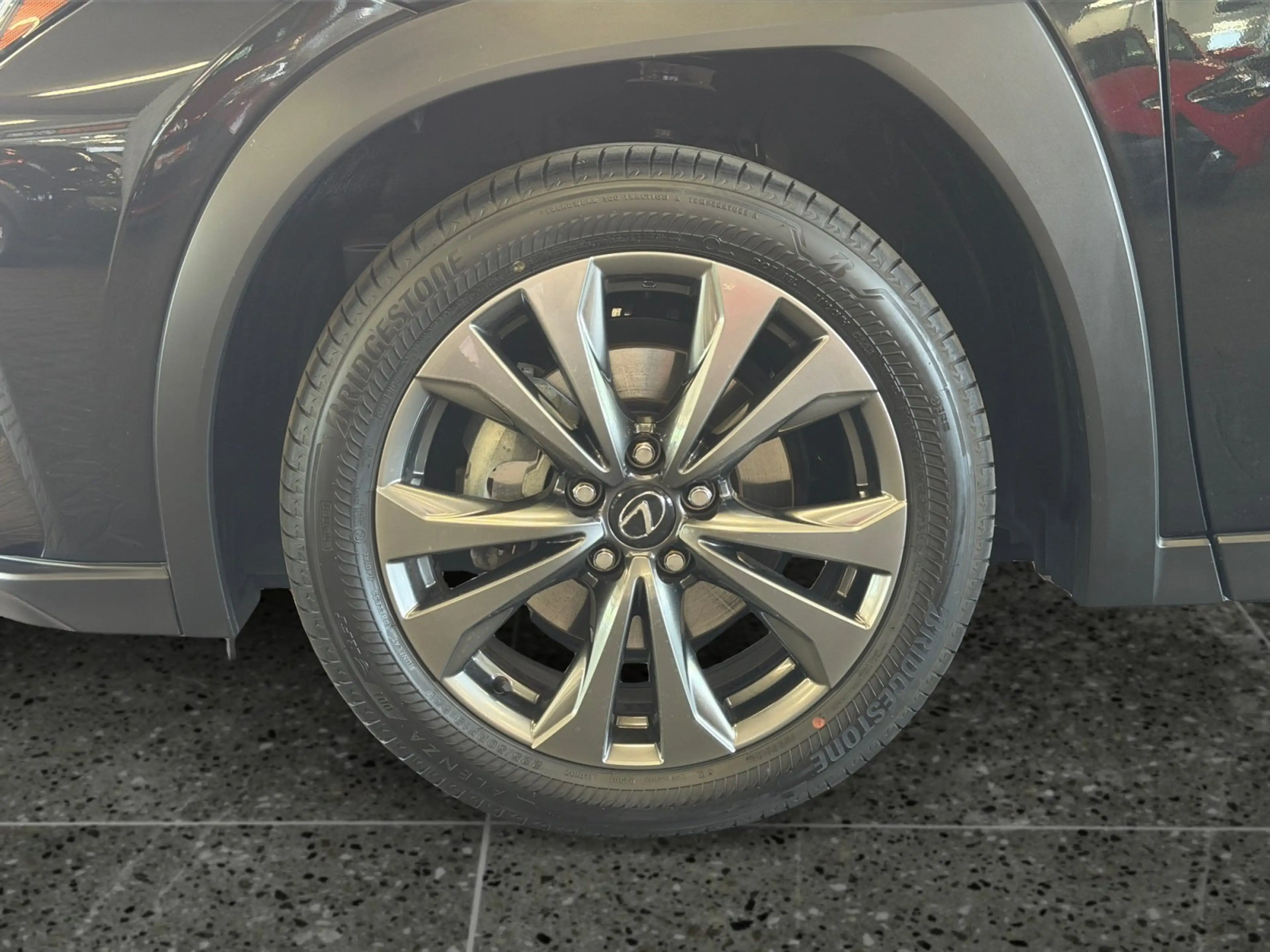 Lexus UX 300h F-Sport Design NAVI/CARPLAY — photo 15