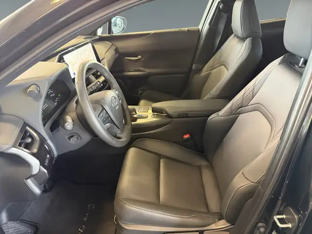 Lexus Ux view 10