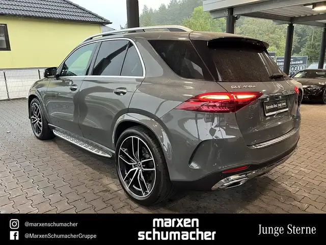 Mercedes-Benz 450 view 6