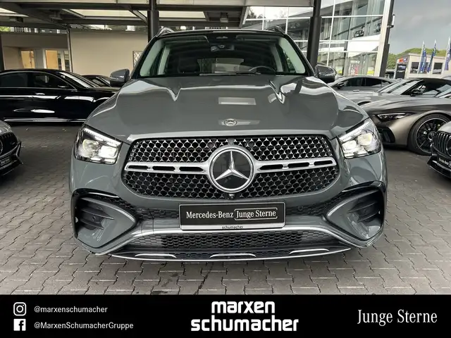 Mercedes-Benz 450 view 2