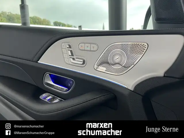 Mercedes-Benz 450 view 8