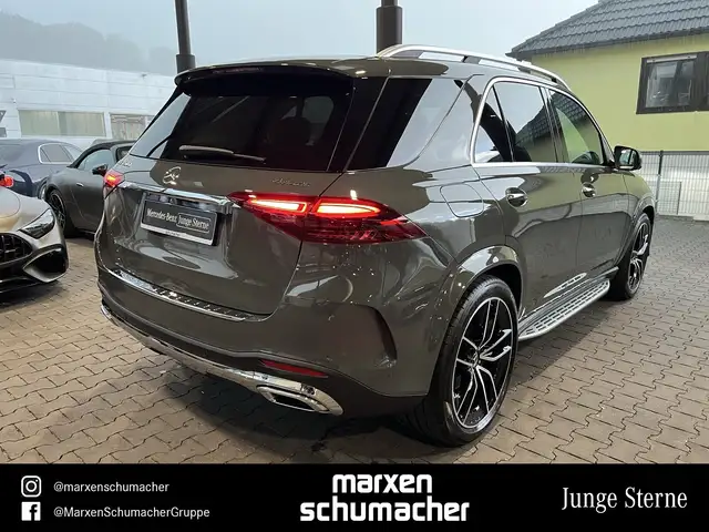 Mercedes-Benz 450 view 3