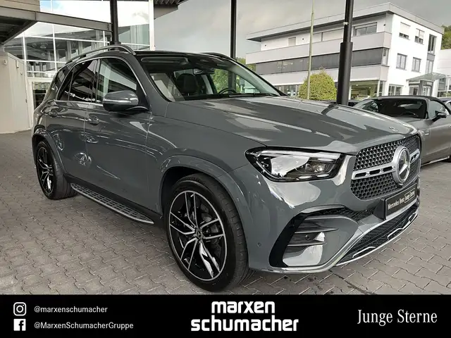 Mercedes-Benz 450 view 4