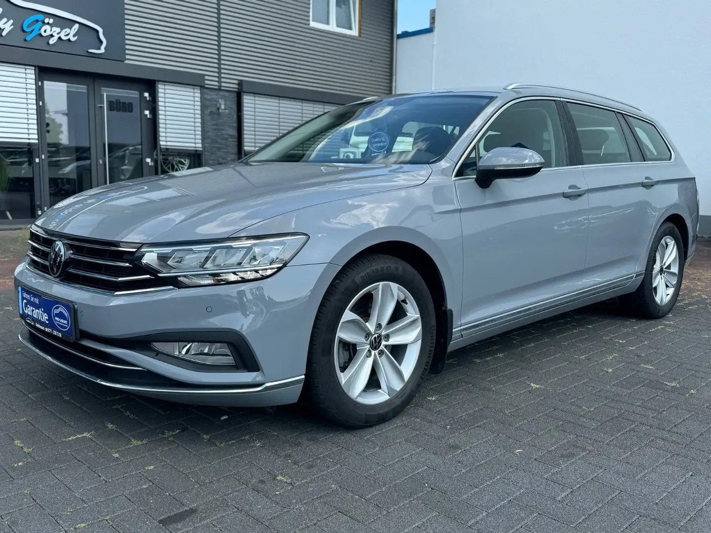Volkswagen Passat Variant Elegance 4Motion*1.Hand*Standhei. Grau - 1