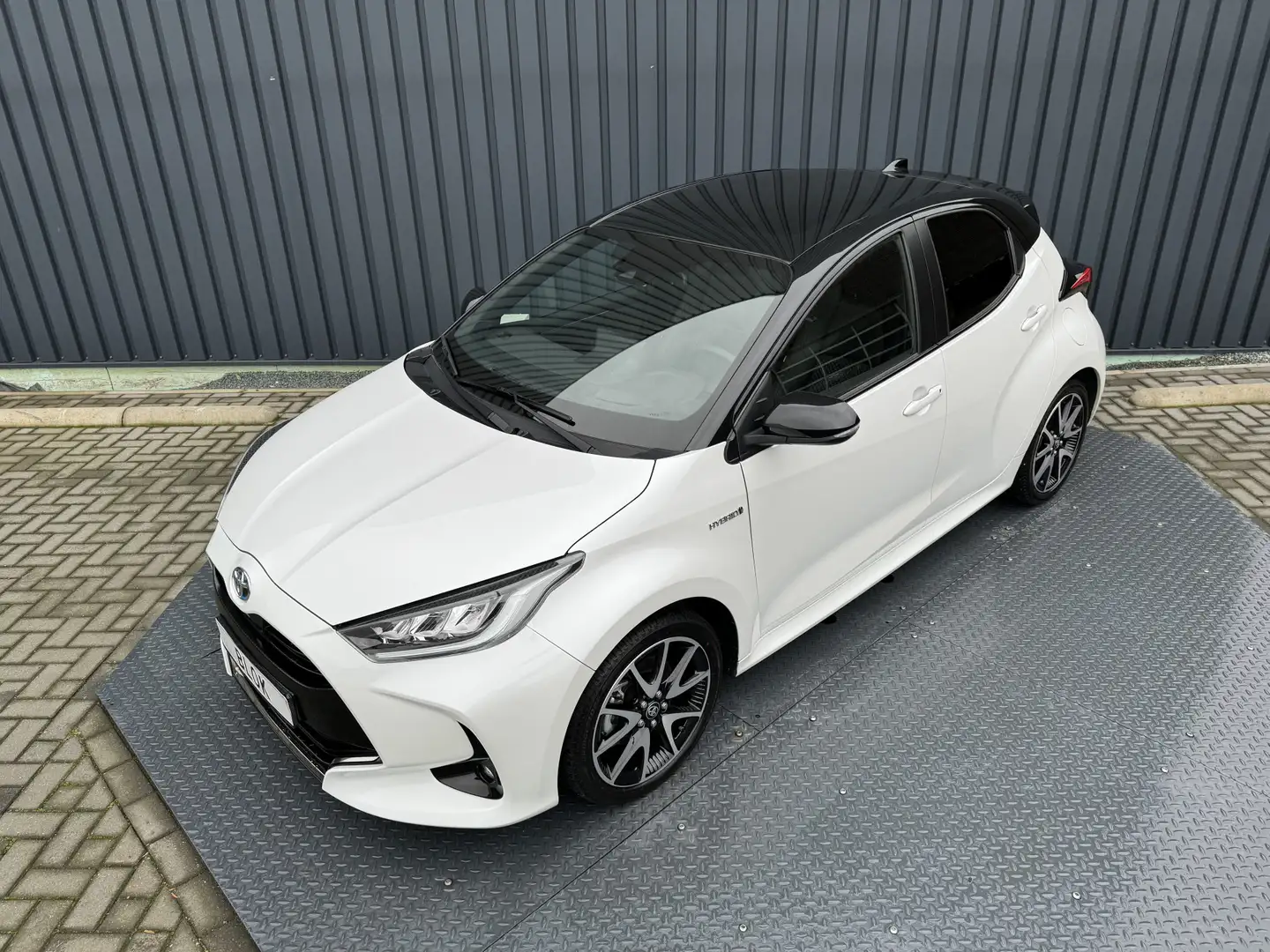 Toyota Yaris 1.5 Hybrid Executive / Bi tone | Head-up | BSM | 1 Wit - 2