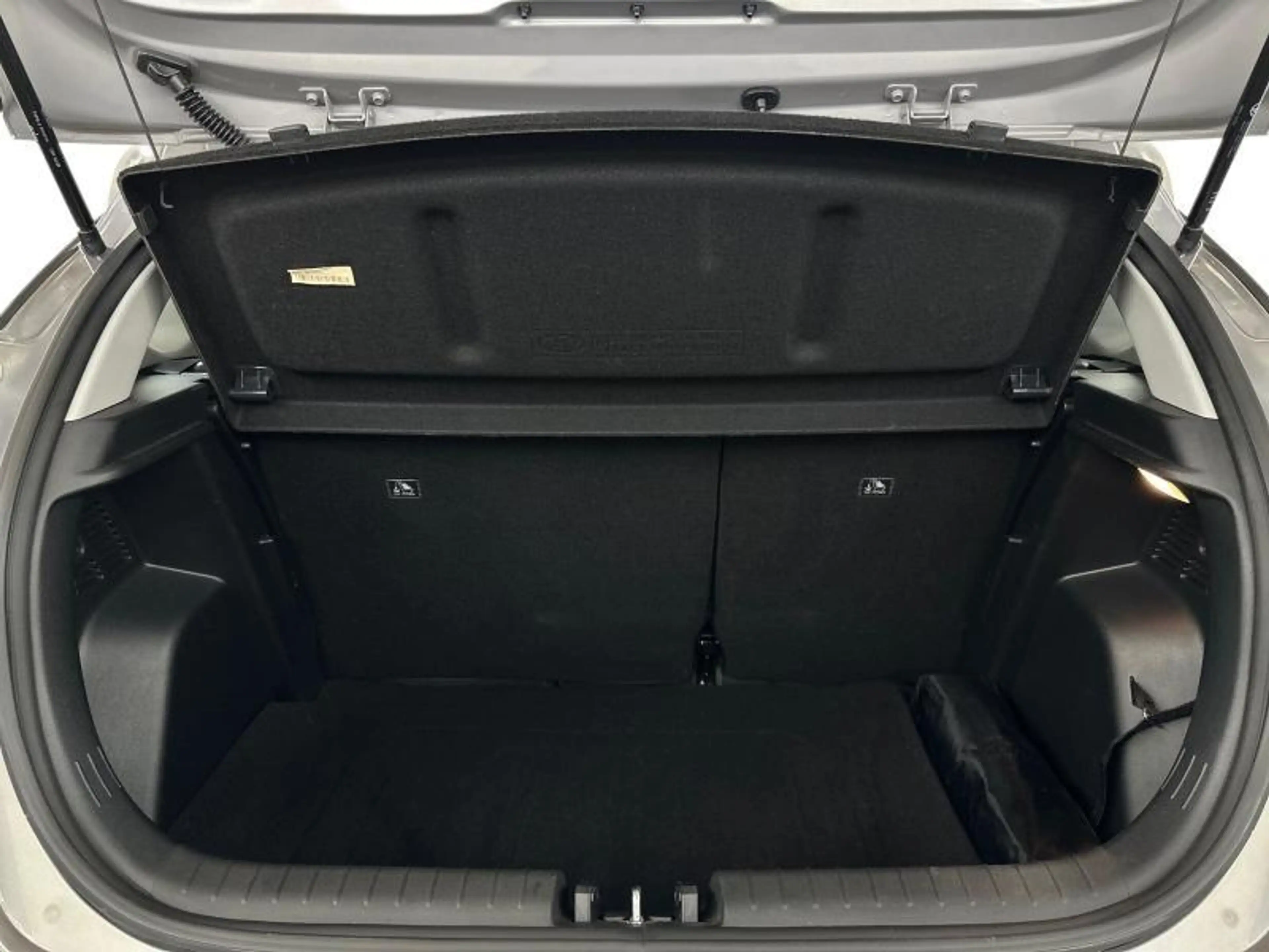 Hyundai i20 AT Comfort | winter pack — photo 11