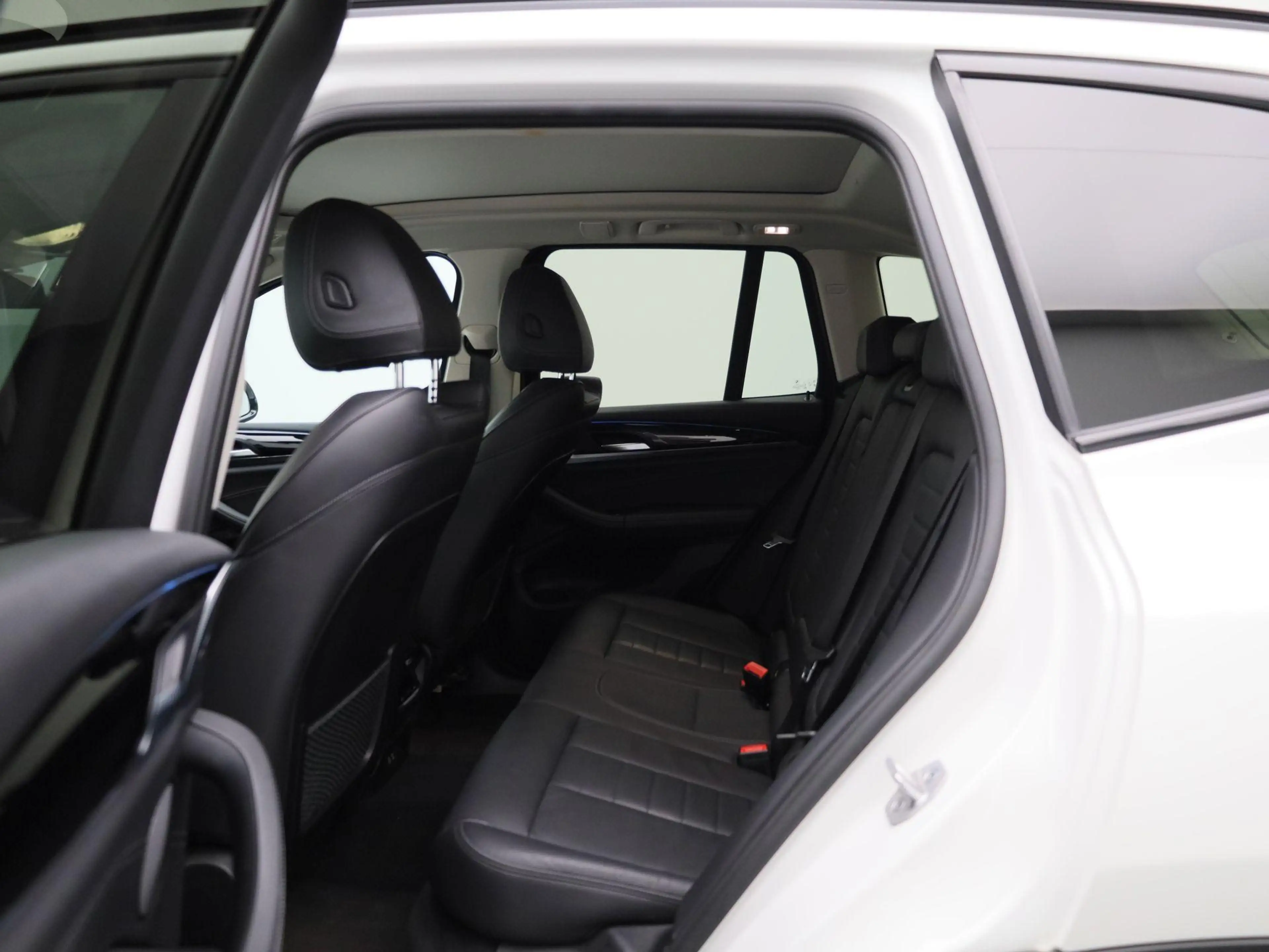 BMW X3 xDrive30e (135 kW) | Camera | PDC V+A | Panodak | — photo 12