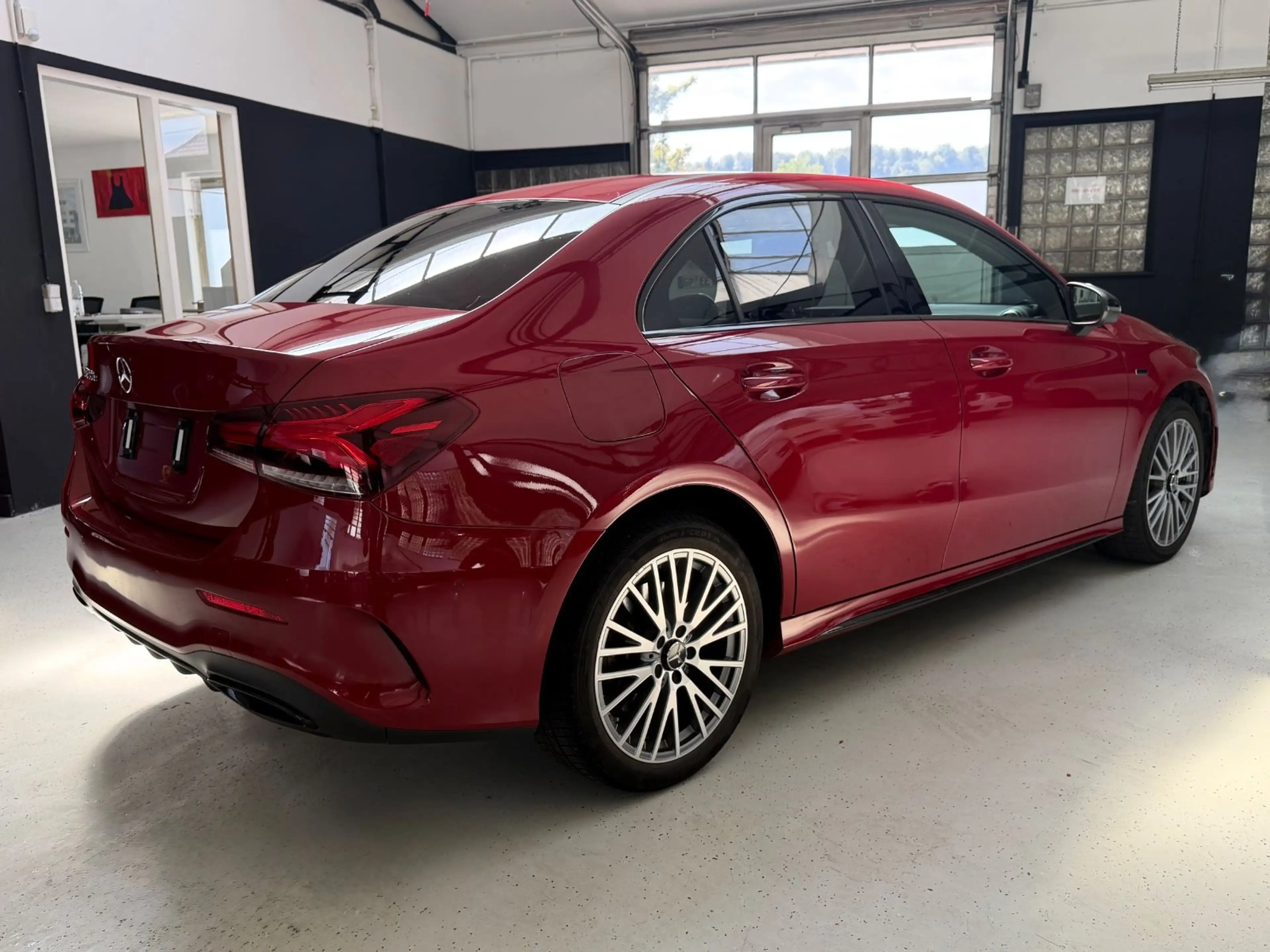 Mercedes-Benz A 250 A250e Limousine/Amg-Line/NightPaket/Plug-in/SHZ — photo 4
