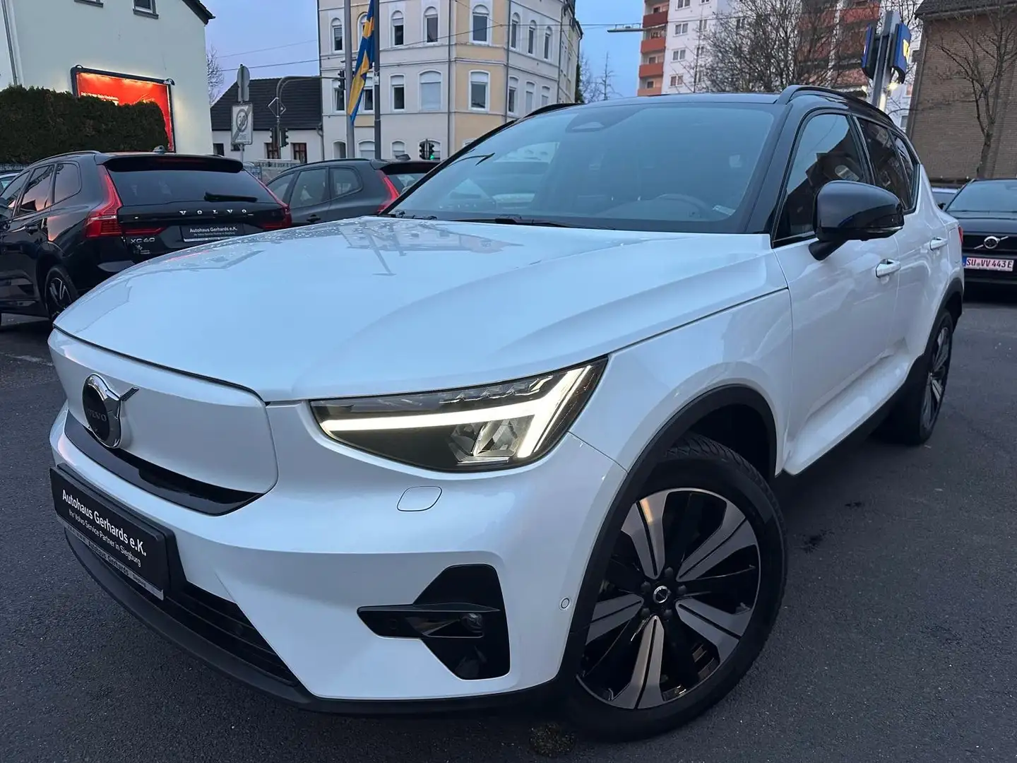 Volvo XC40 Twin AWD Ultimate AHK,Pano,360°,BLIS,ACC Weiß - 1