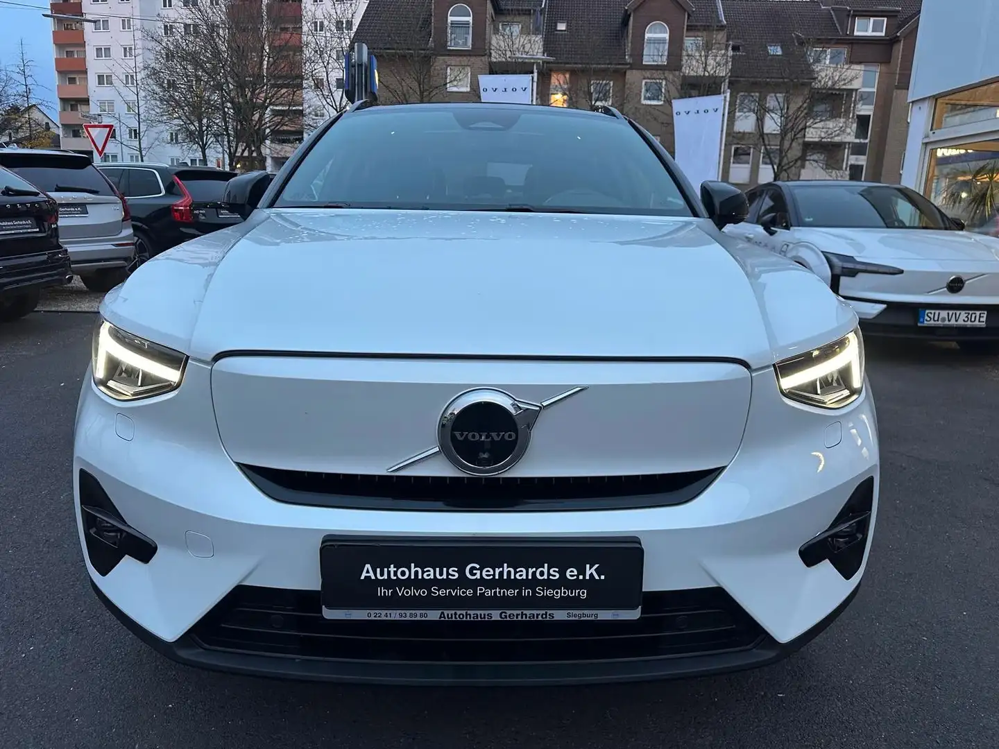 Volvo XC40 Twin AWD Ultimate AHK,Pano,360°,BLIS,ACC Weiß - 2