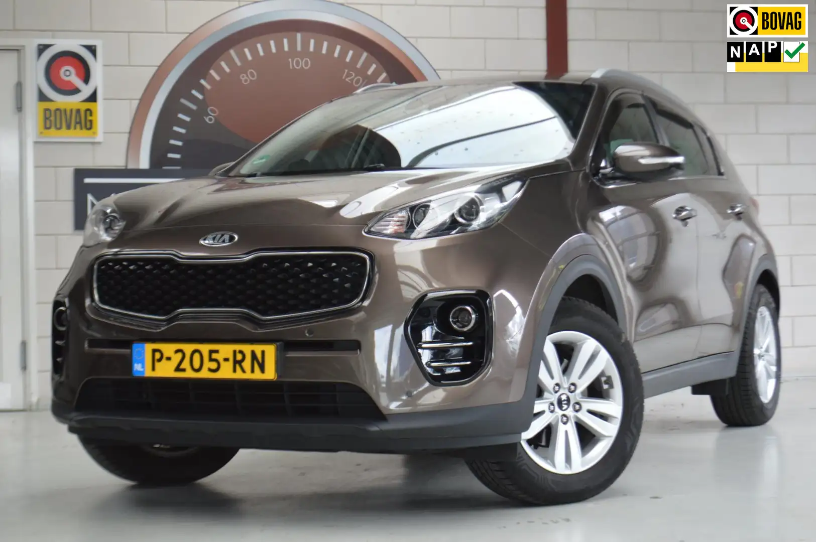 Kia Sportage 1.6 GDI Executive LEDER TREKHAAK ALL-SEASON GARANT Bruin - 1