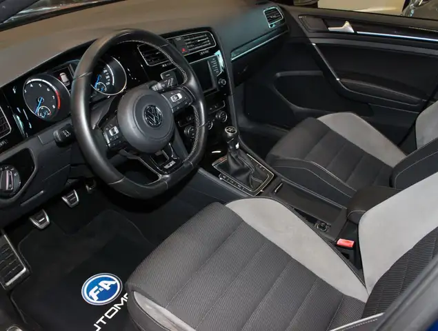 Volkswagen Golf view 11