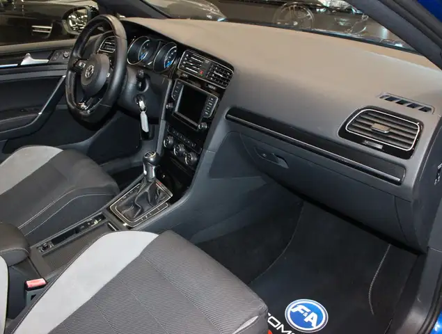 Volkswagen Golf view 8