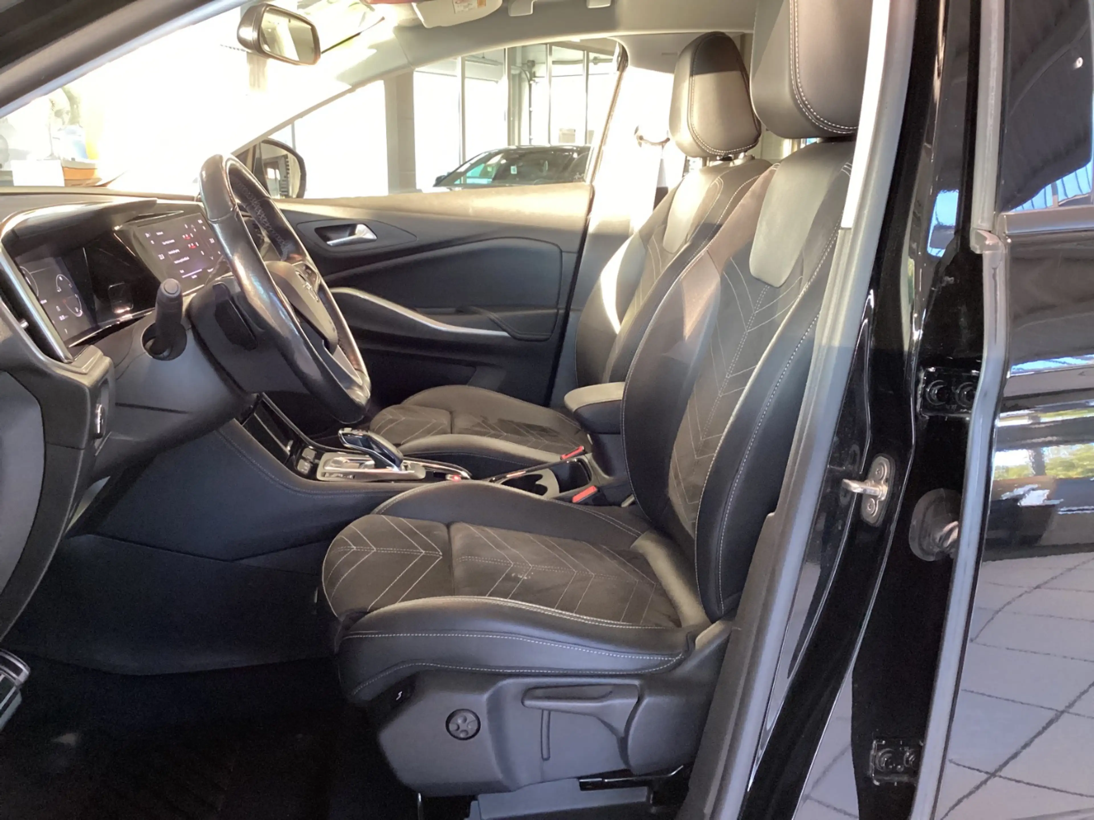 Opel Grandland 1.5 D ULTIMATE Navi+LED+TechPak Park&Go — photo 11