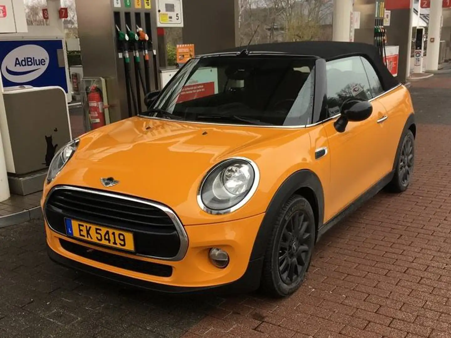 MINI Cooper D Cabrio Mini+Cabriolet+1.5+DA+Cooper Amarillo - 1