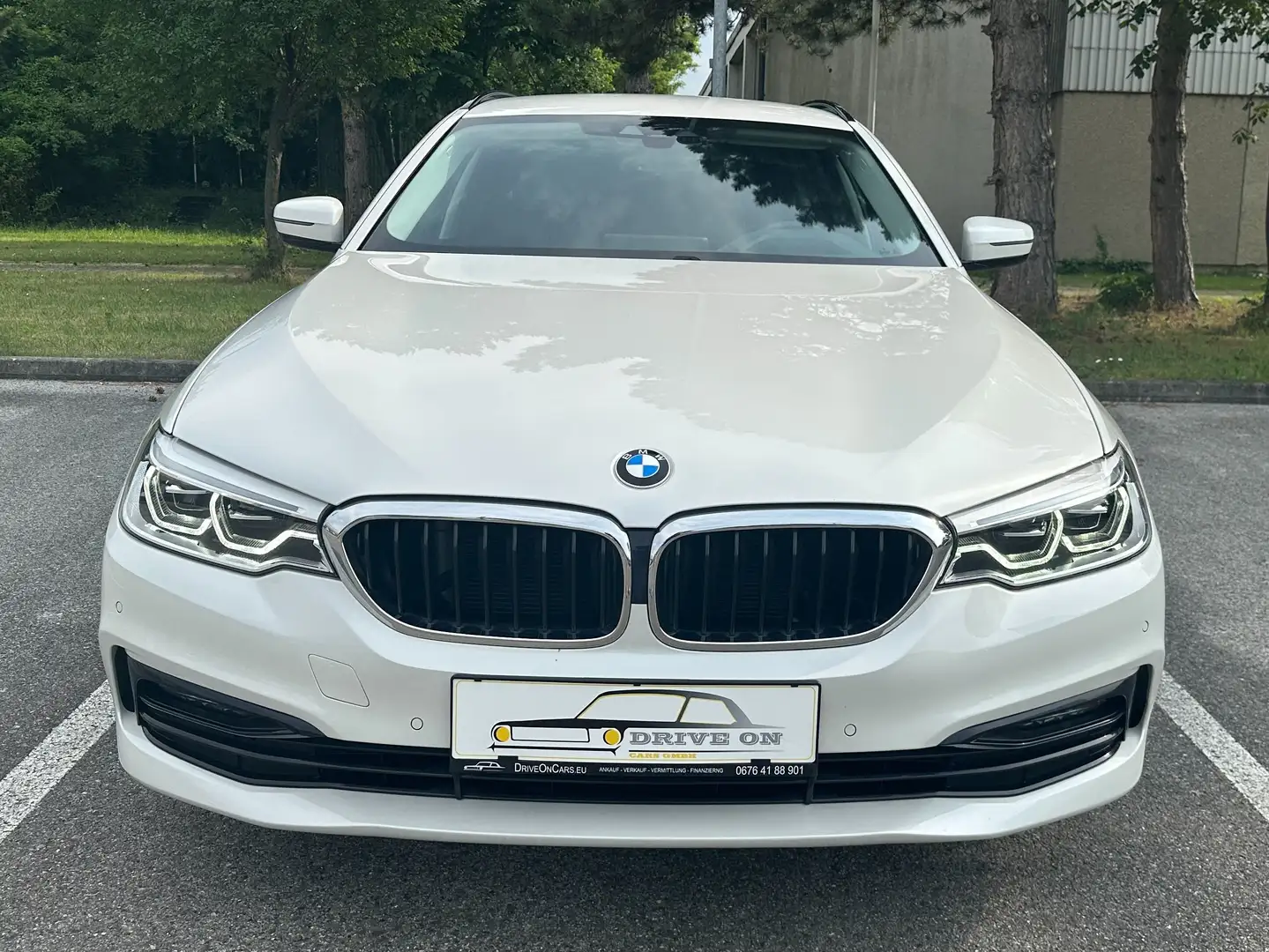 BMW 520 520D xDrive*SportLine*HEADup*AHK*LiveCP*Busin.P. Weiß - 2