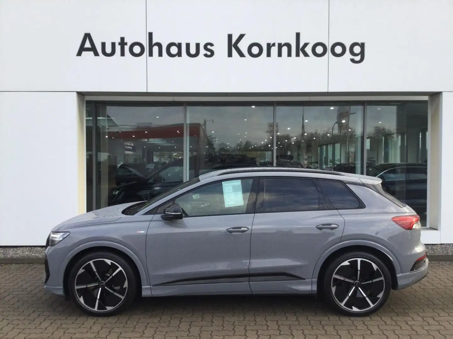 Audi Q4 e-tron Q4 55 quattro e-tron S-Line 82kWh GAR 06.28 Navi Gris - 1
