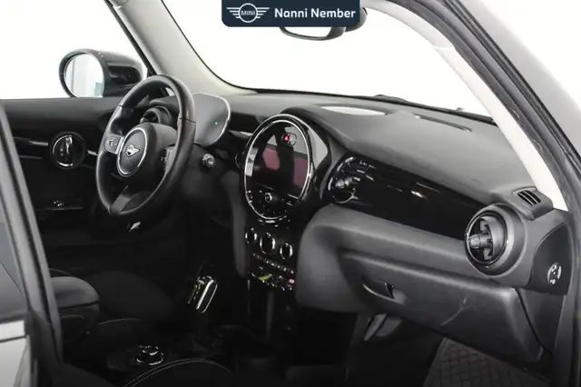 Mini Hatch view 8