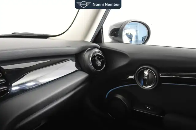 Mini Hatch view 18