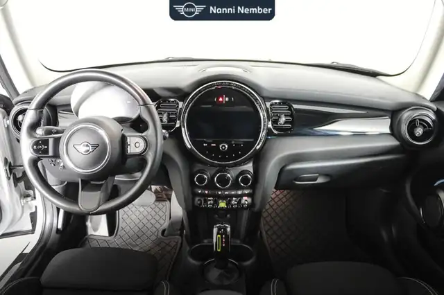 Mini Hatch view 10
