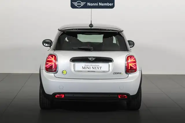 Mini Hatch view 4