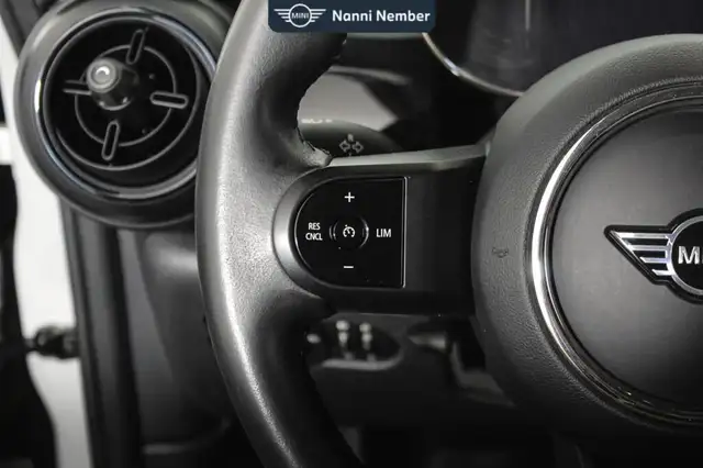 Mini Hatch view 16