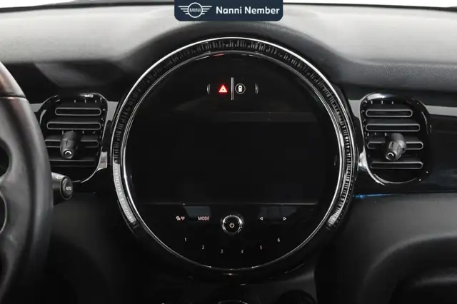 Mini Hatch view 11