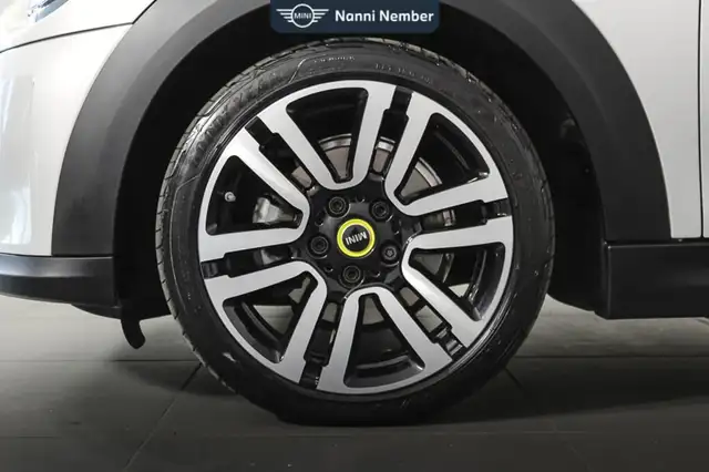 Mini Hatch view 7