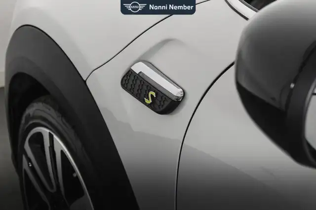 Mini Hatch view 19