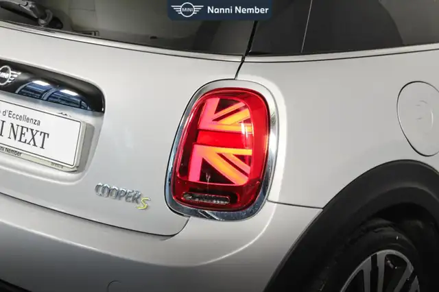 Mini Hatch view 6