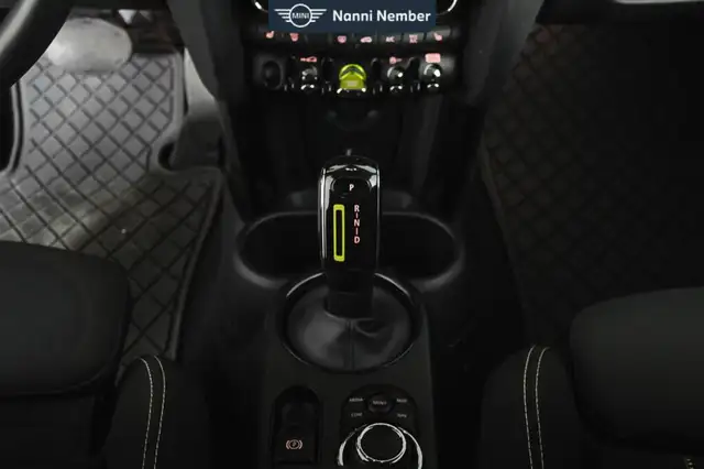 Mini Hatch view 12