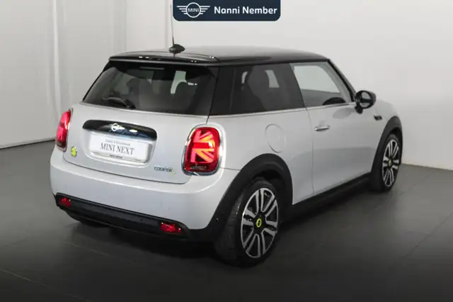 Mini Hatch view 3