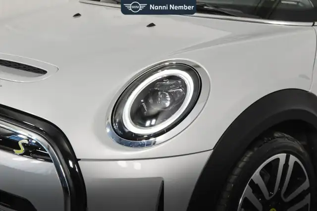 Mini Hatch view 5