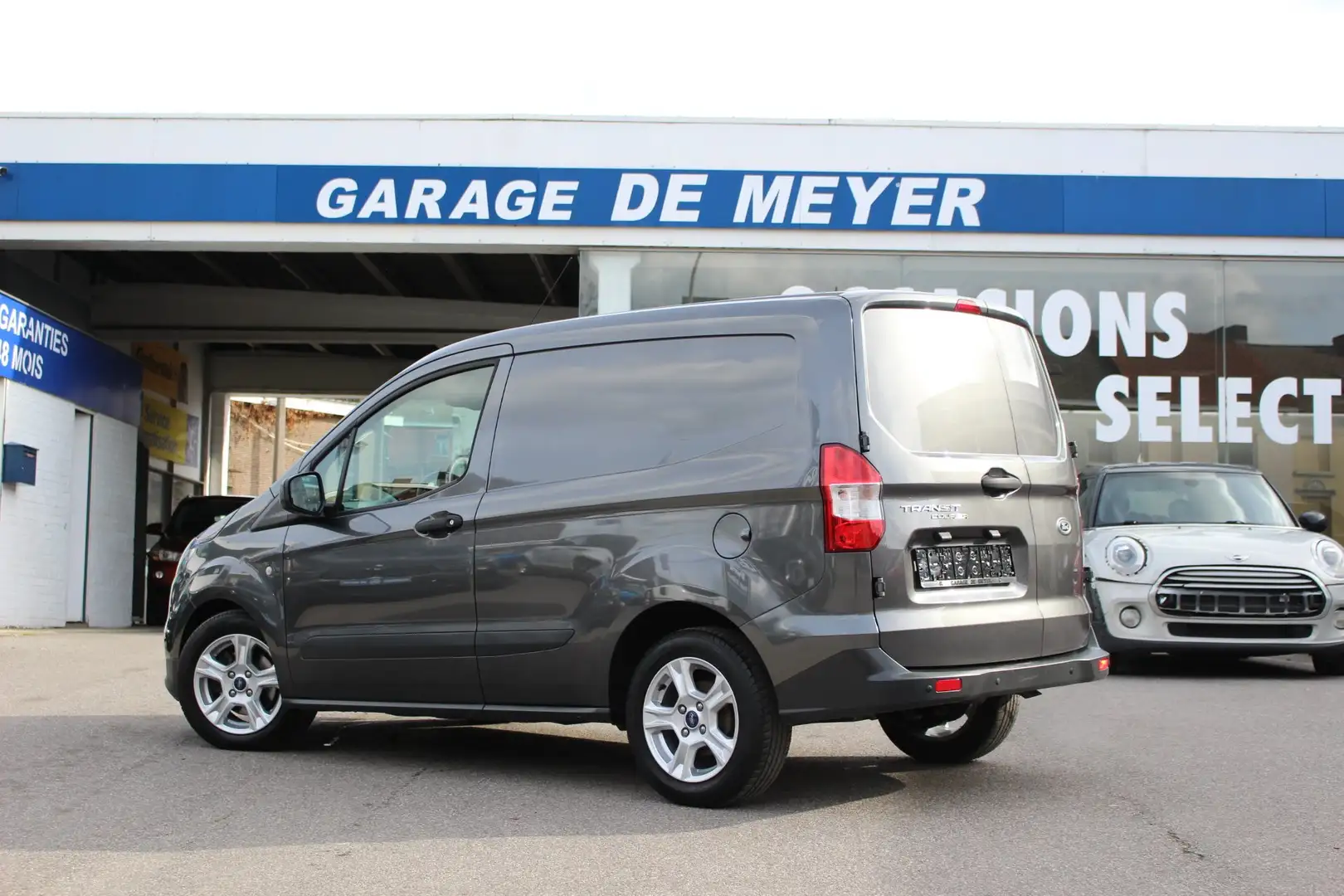 Ford Transit Courier 1.0 EcoBoost Connected Grijs - 2